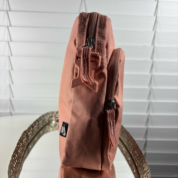 Nike Bag Heritage Crossbody Pink Zip Closure Adjustable Removable Strap Travel - Picture 3 of 10